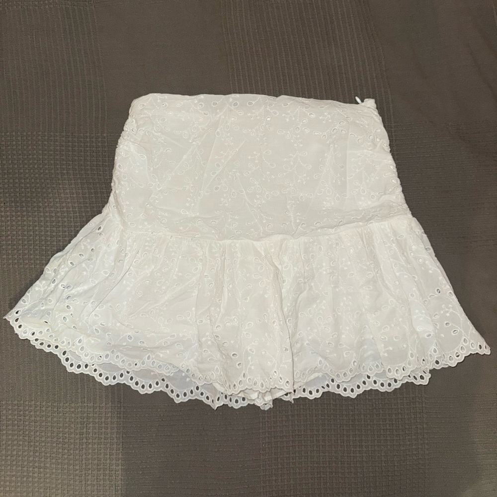 Zara Embroidered mini white skirt